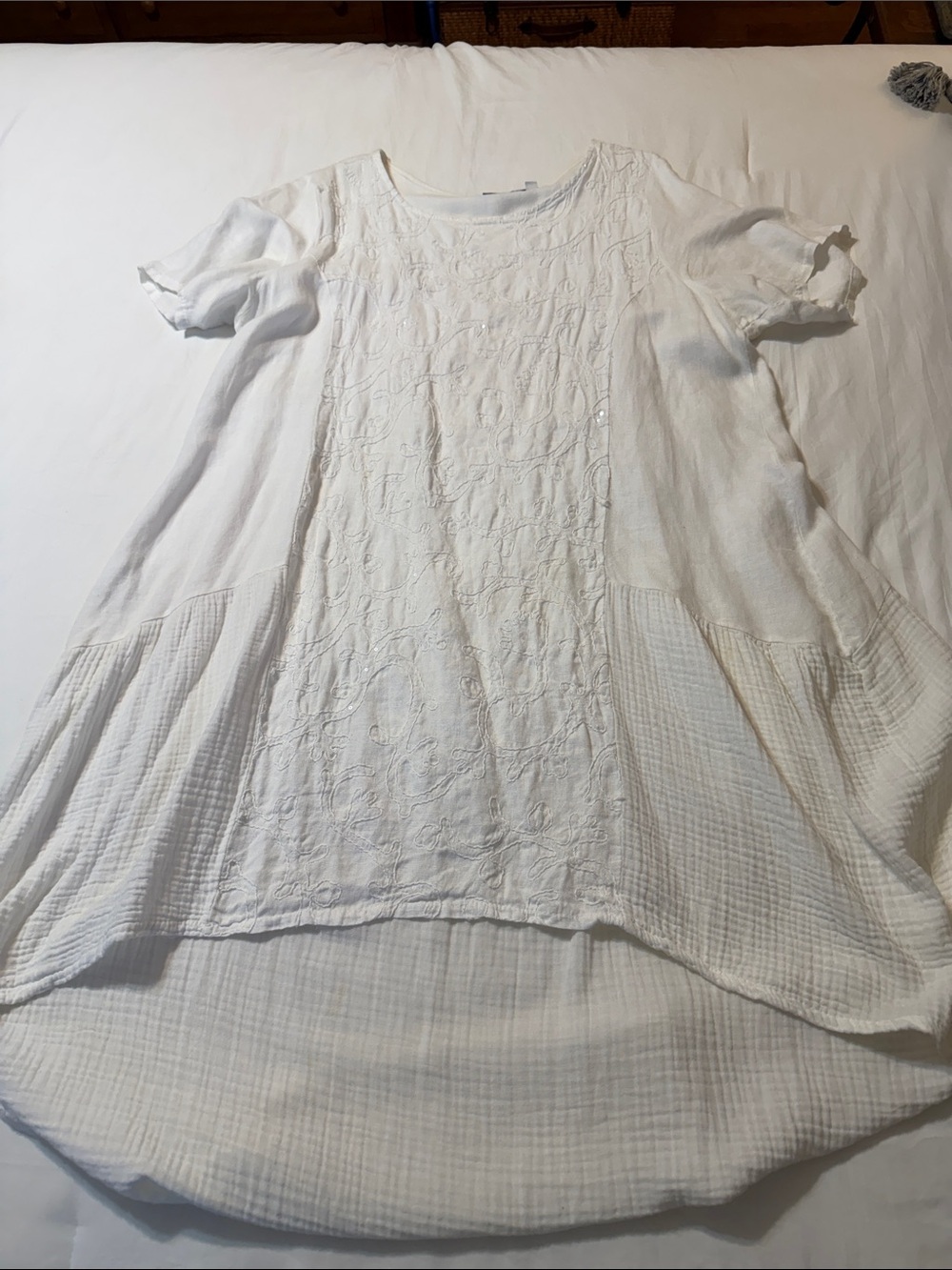 Vasna Italy Linen White Embroidered Short Sleeve Women’s High Low Dress. Large